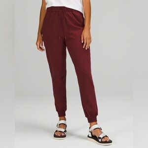 Lululemon Stretch High-Rise Jogger *Full Length in Red Merlot‎ Size 6